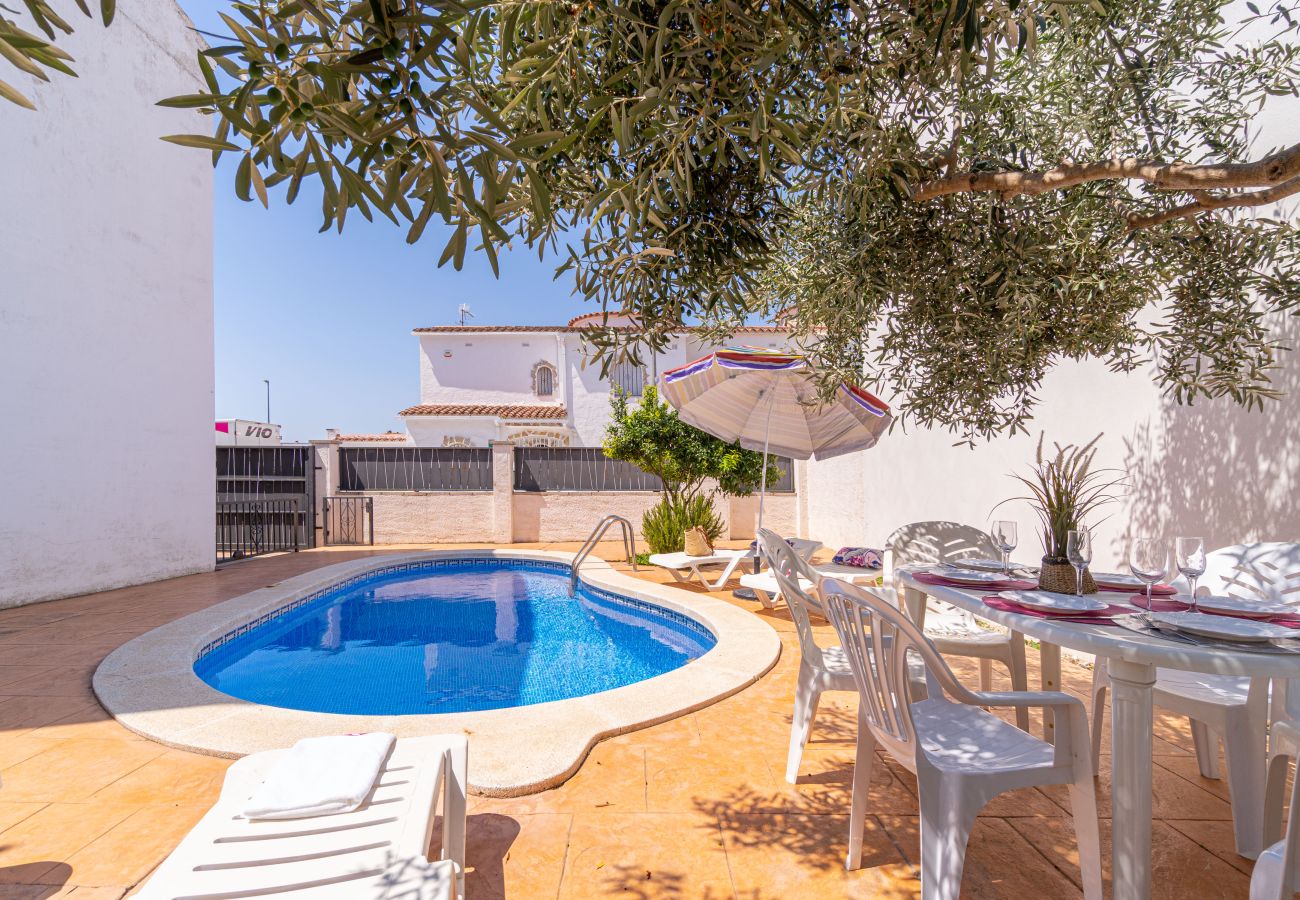 Villa in Empuriabrava - 0191-SANT MAURICI Haus mit Privatpool
