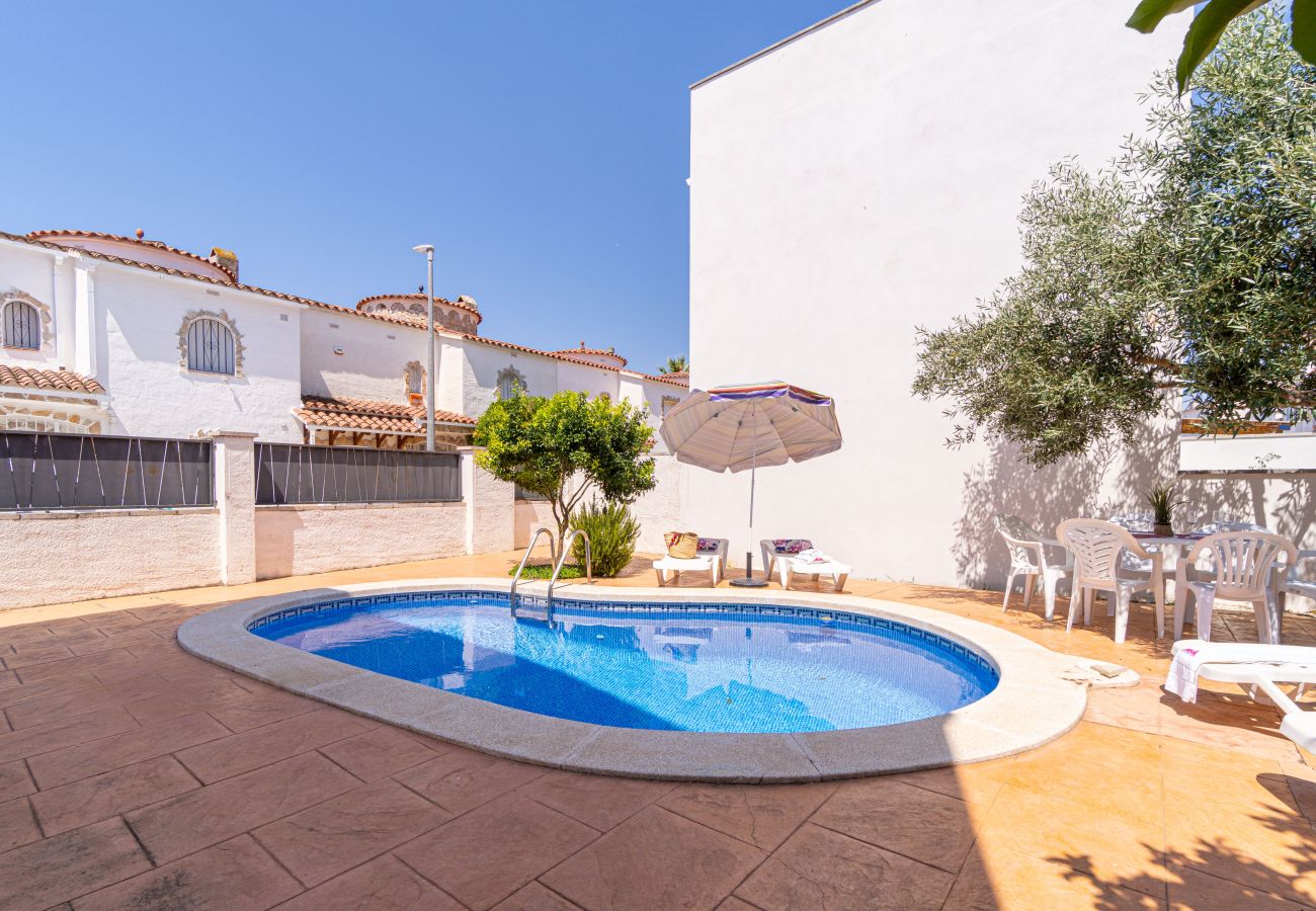 Villa in Empuriabrava - 0191-SANT MAURICI Haus mit Privatpool