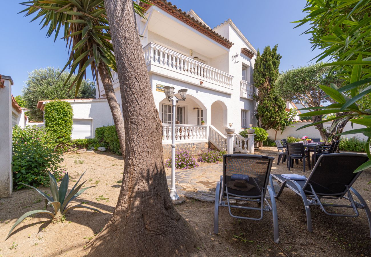 Villa in Empuriabrava - 0024-BAHIA  Haus mit 3 Schlafzimmer  in Strandnähe