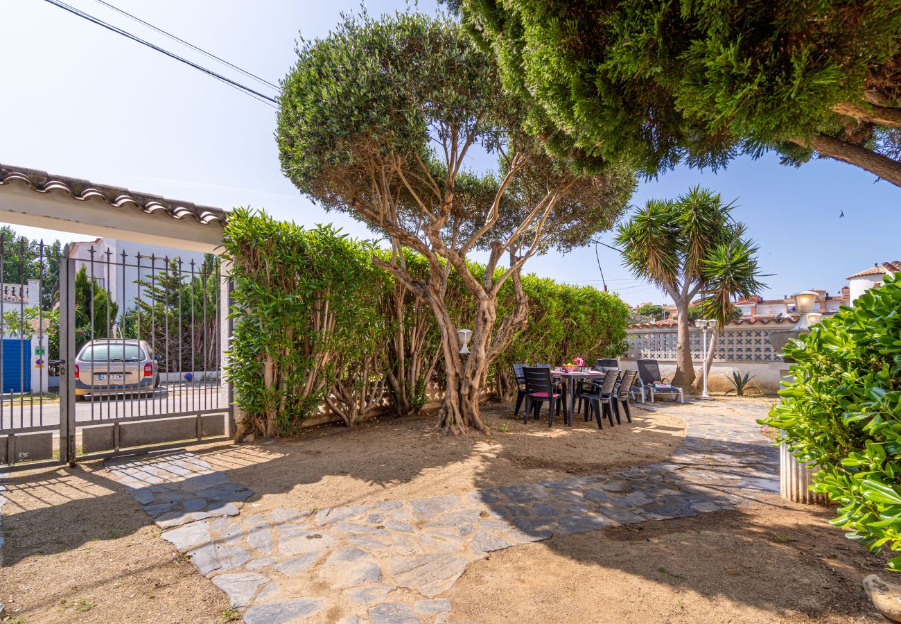 Villa in Empuriabrava - 0024-BAHIA  Haus mit 3 Schlafzimmer  in Strandnähe