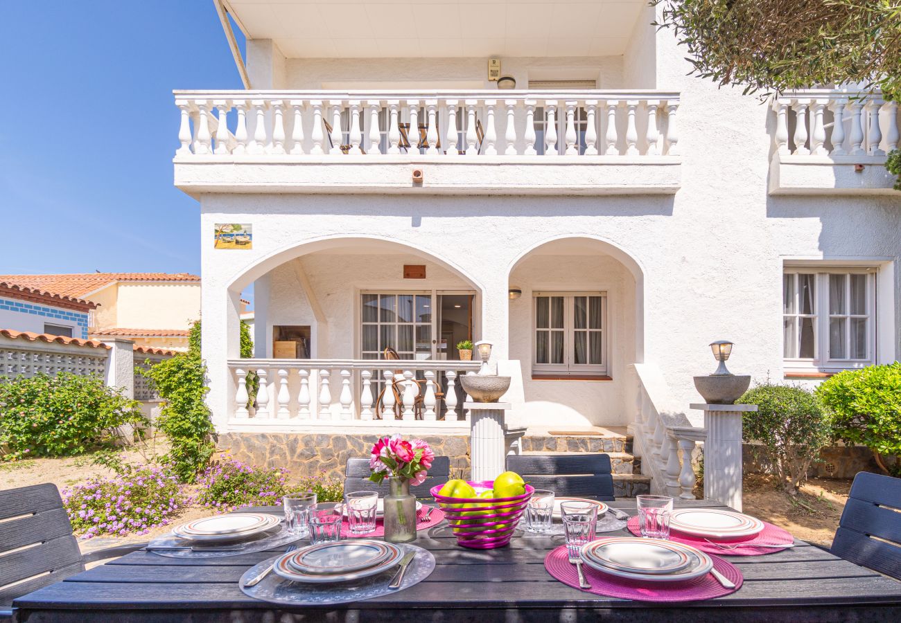 Villa in Empuriabrava - 0024-BAHIA  Haus mit 3 Schlafzimmer  in Strandnähe