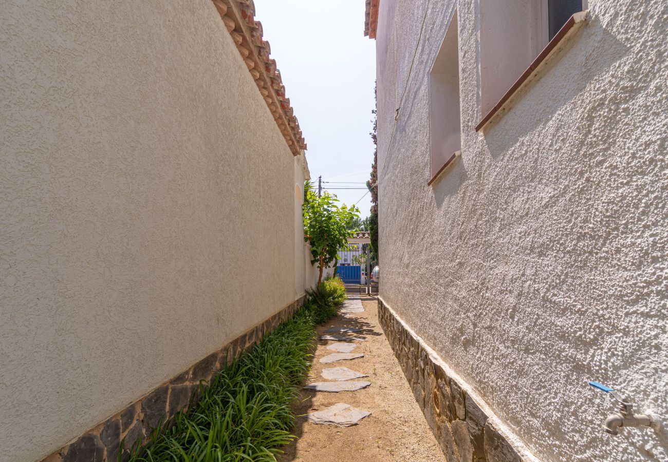 Villa in Empuriabrava - 0024-BAHIA  Haus mit 3 Schlafzimmer  in Strandnähe