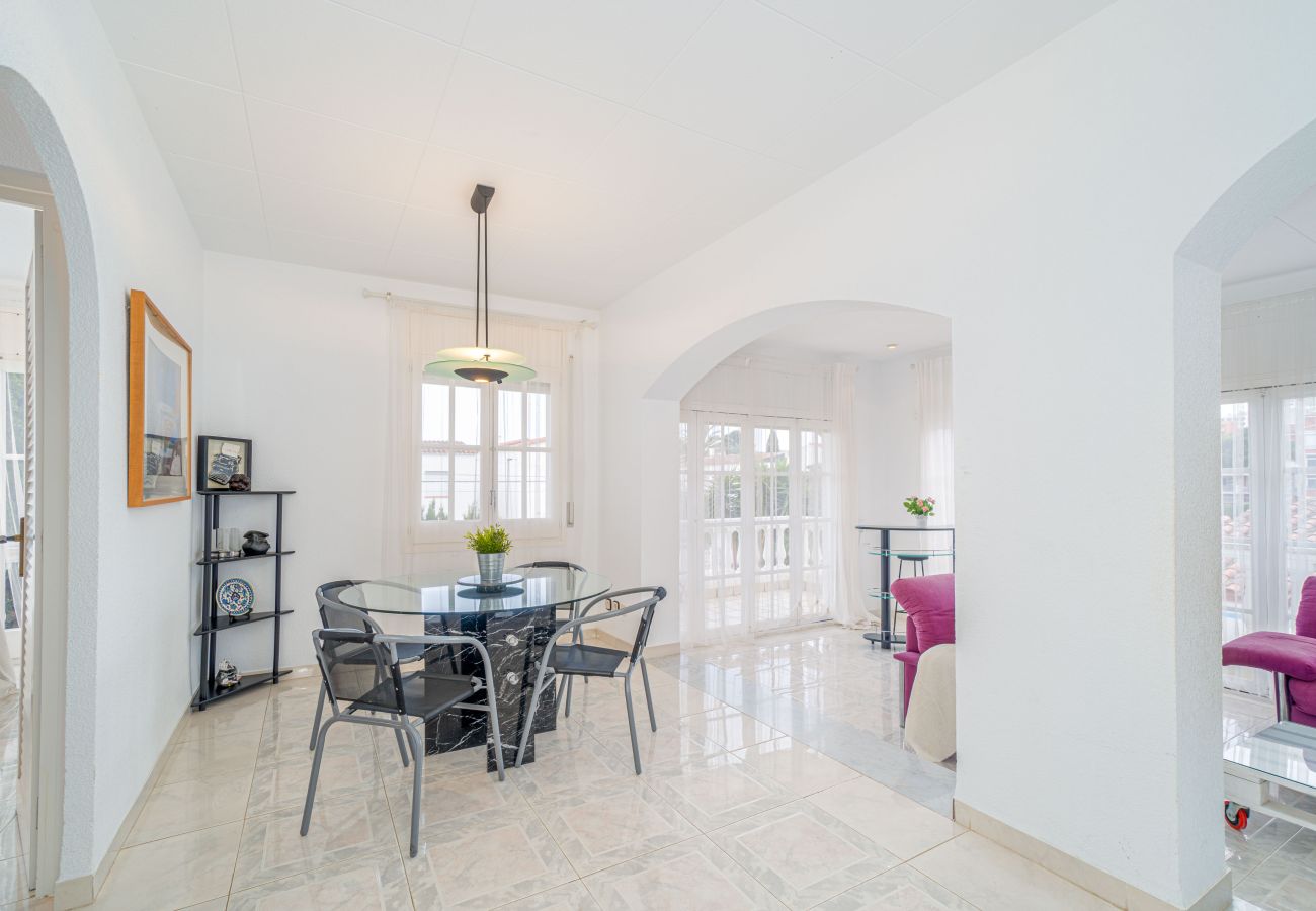 Villa in Empuriabrava - 0024-BAHIA  Haus mit 3 Schlafzimmer  in Strandnähe