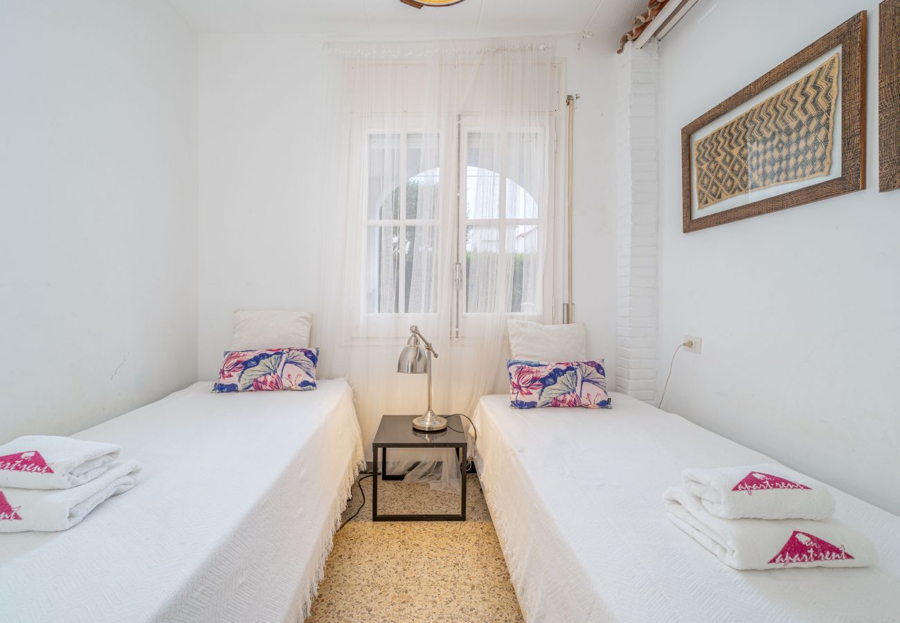 Villa in Empuriabrava - 0024-BAHIA  Haus mit 3 Schlafzimmer  in Strandnähe