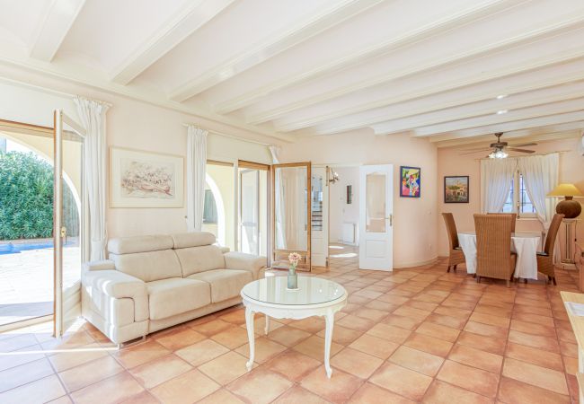 Villa in Empuriabrava - 0010-TER Haus am Kanal mit Pool und Liegeplatz  Villa in Empuriabrava - 0010-TER Haus am Kanal mit Pool und Liegeplatz