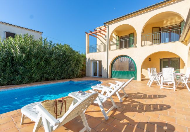 Villa in Empuriabrava - 0010-TER Haus am Kanal mit Pool und Liegeplatz  Villa in Empuriabrava - 0010-TER Haus am Kanal mit Pool und Liegeplatz