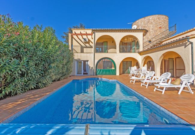 Villa in Empuriabrava - 0010-TER Haus am Kanal mit Pool und Liegeplatz  Villa in Empuriabrava - 0010-TER Haus am Kanal mit Pool und Liegeplatz