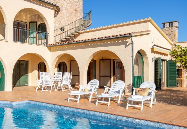 Villa in Empuriabrava - 0010-TER Haus am Kanal mit Pool und Liegeplatz  Villa in Empuriabrava - 0010-TER Haus am Kanal mit Pool und Liegeplatz