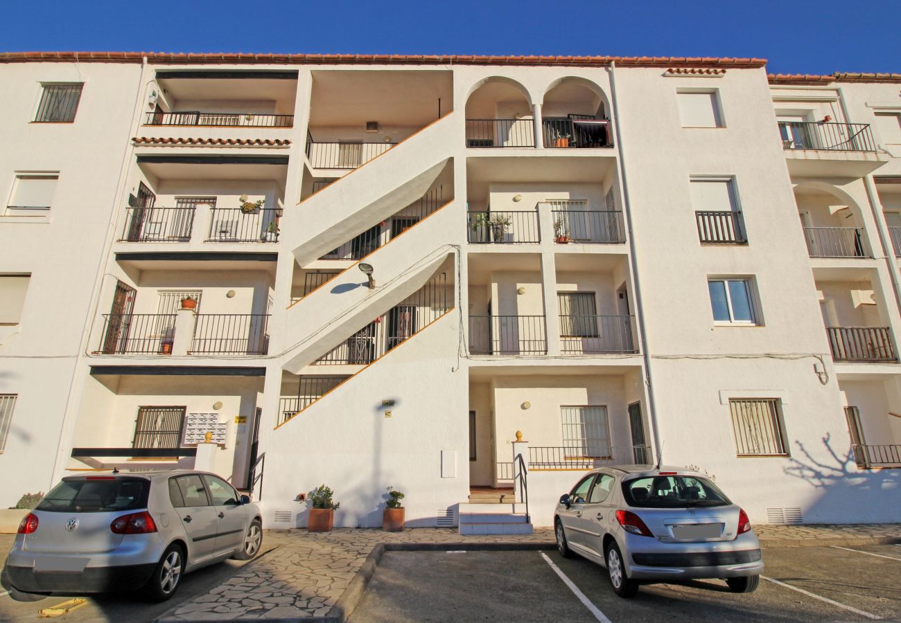 Ferienwohnung in Empuriabrava - 0185-SANT MAURICI Appartment mit Gemeinschaftspool und Kanalblick 