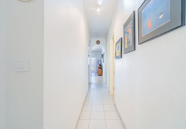 Ferienwohnung in Empuriabrava - 0136-SANT MAURICI Appartment mit Kanalblick und Gemeinschaftspool Ferienwohnung in Empuriabrava - 0136-SANT MAURICI Appartment mit Kanalblick und Gemeinschaftspool