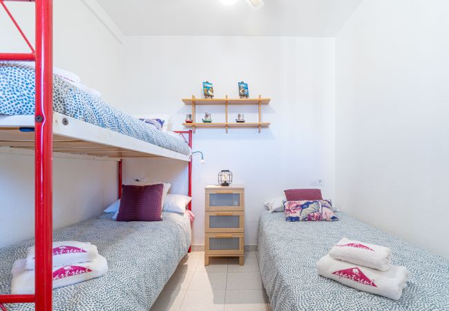 Ferienwohnung in Empuriabrava - 0136-SANT MAURICI Appartment mit Kanalblick und Gemeinschaftspool Ferienwohnung in Empuriabrava - 0136-SANT MAURICI Appartment mit Kanalblick und Gemeinschaftspool