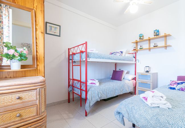 Ferienwohnung in Empuriabrava - 0136-SANT MAURICI Appartment mit Kanalblick und Gemeinschaftspool Ferienwohnung in Empuriabrava - 0136-SANT MAURICI Appartment mit Kanalblick und Gemeinschaftspool