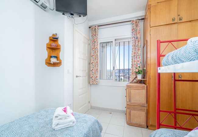 Ferienwohnung in Empuriabrava - 0136-SANT MAURICI Appartment mit Kanalblick und Gemeinschaftspool Ferienwohnung in Empuriabrava - 0136-SANT MAURICI Appartment mit Kanalblick und Gemeinschaftspool