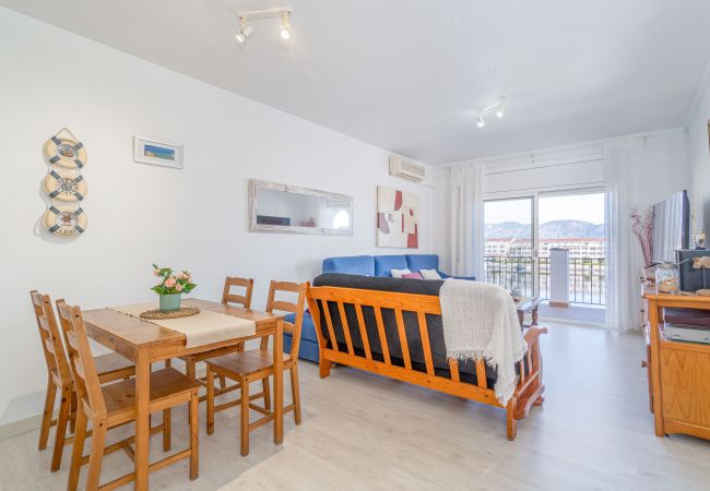 Ferienwohnung in Empuriabrava - 0136-SANT MAURICI Appartment mit Kanalblick und Gemeinschaftspool Ferienwohnung in Empuriabrava - 0136-SANT MAURICI Appartment mit Kanalblick und Gemeinschaftspool