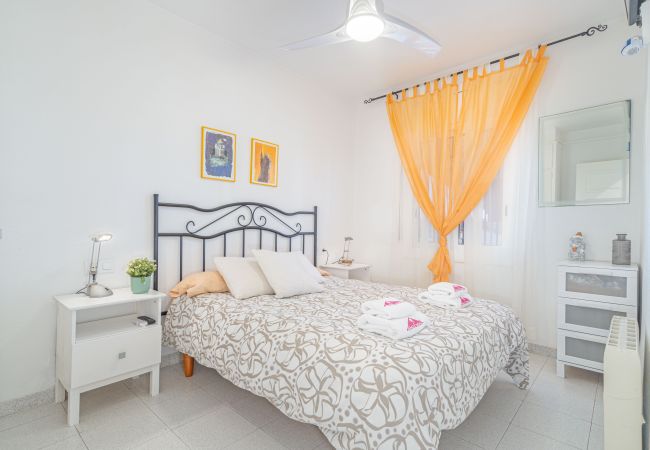 Ferienwohnung in Empuriabrava - 0136-SANT MAURICI Appartment mit Kanalblick und Gemeinschaftspool Ferienwohnung in Empuriabrava - 0136-SANT MAURICI Appartment mit Kanalblick und Gemeinschaftspool