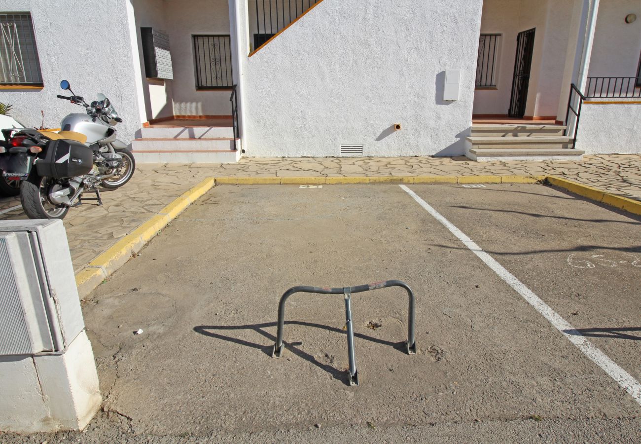 Ferienwohnung in Empuriabrava - 0136-SANT MAURICI Appartment mit Kanalblick und Gemeinschaftspool