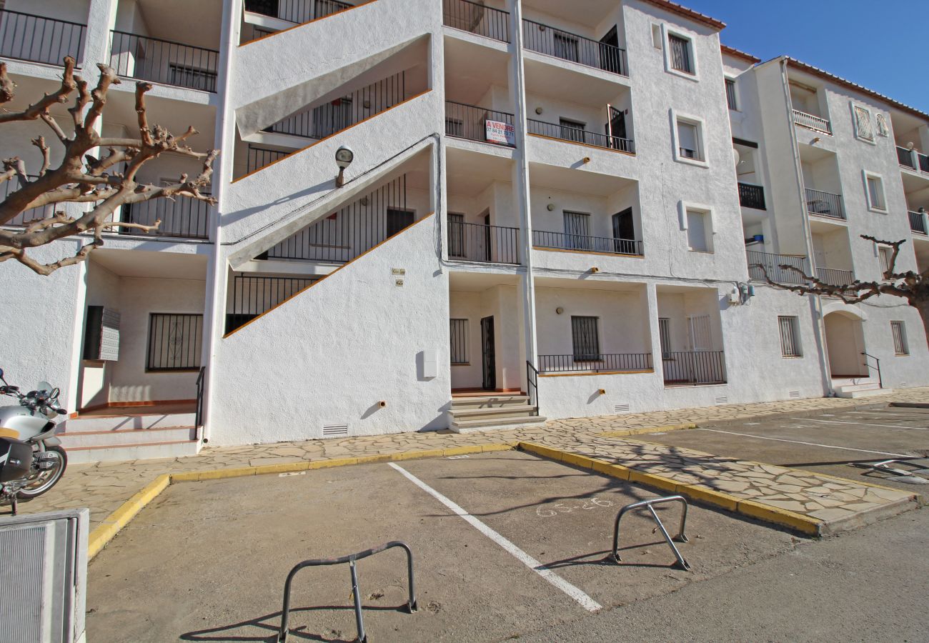 Ferienwohnung in Empuriabrava - 0136-SANT MAURICI Appartment mit Kanalblick und Gemeinschaftspool