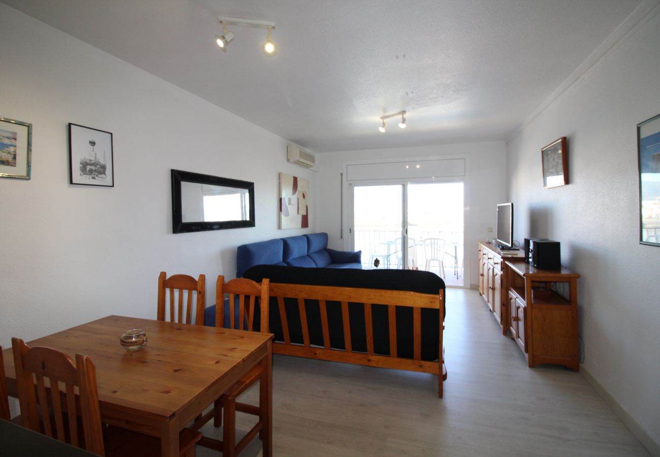 Ferienwohnung in Empuriabrava - 0136-SANT MAURICI Appartment mit Kanalblick und Gemeinschaftspool