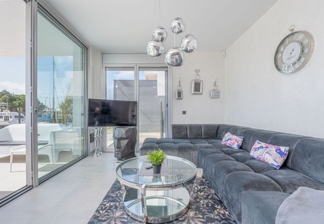 Ferienwohnung in Rosas / Roses - 2010-AV.PLATJA Appartement Top-Kategorie mit Gemeinschaftspool und Parkplatz Ferienwohnung in Rosas / Roses - 2010-AV.PLATJA Appartement Top-Kategorie mit Gemeinschaftspool und Parkplatz