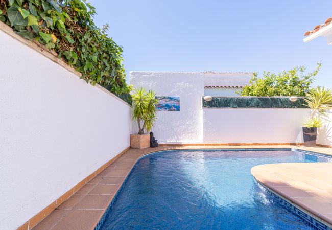Villa in Empuriabrava - 0080-ALBERES Haus mit Pool Villa in Empuriabrava - 0080-ALBERES Haus mit Pool