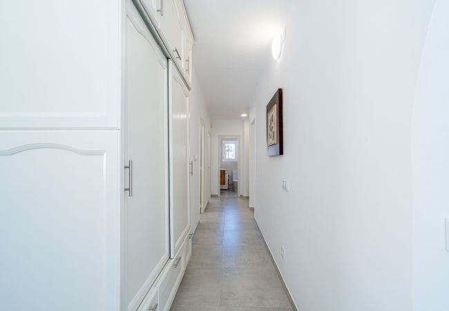 Villa in Empuriabrava - 0100-LLOBREGAT Haus am Kanal mit Pool, Liegeplatz und Studio Villa in Empuriabrava - 0100-LLOBREGAT Haus am Kanal mit Pool, Liegeplatz und Studio