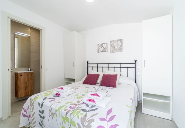 Villa in Empuriabrava - 0100-LLOBREGAT Haus am Kanal mit Pool, Liegeplatz und Studio Villa in Empuriabrava - 0100-LLOBREGAT Haus am Kanal mit Pool, Liegeplatz und Studio