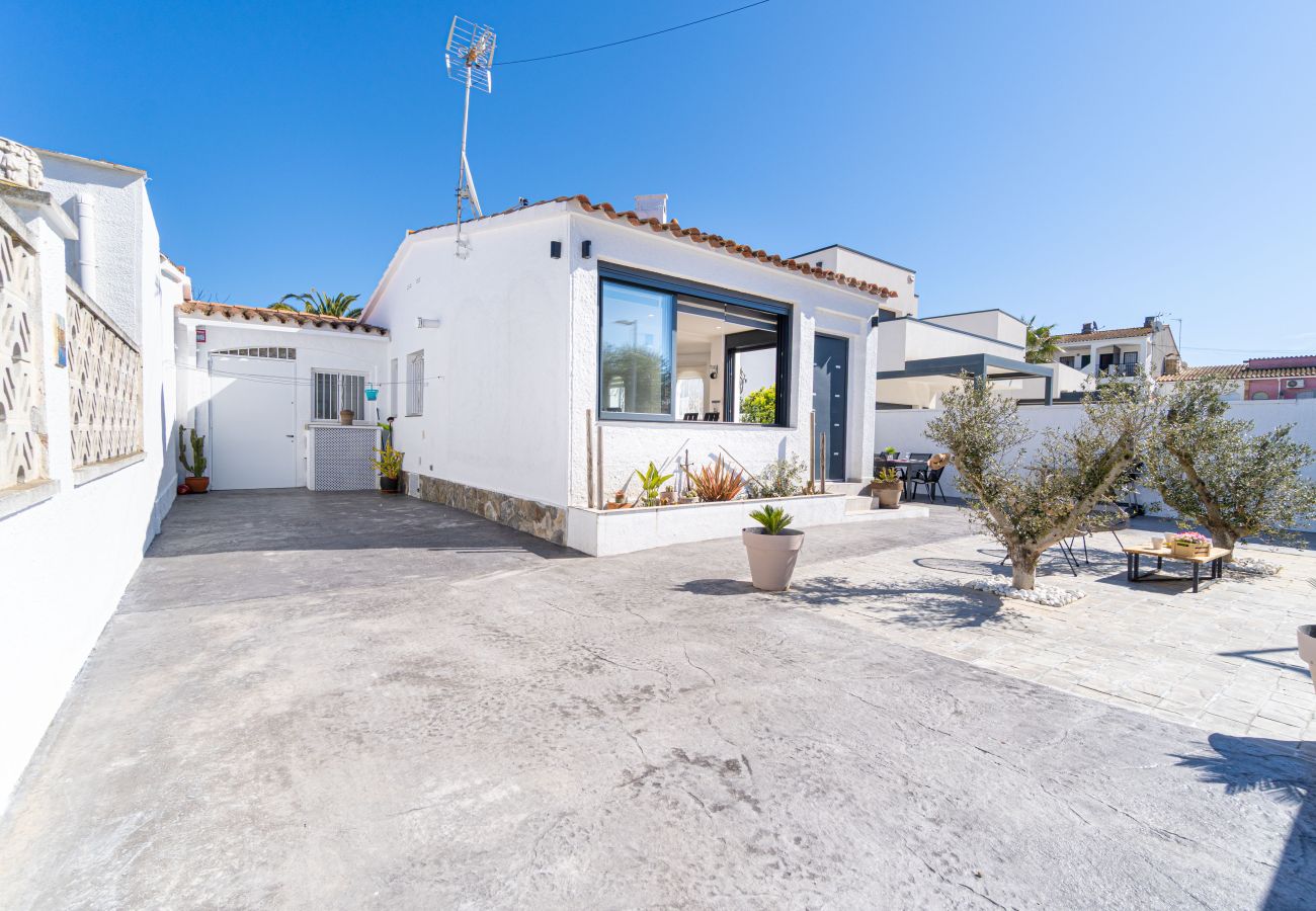 Villa in Empuriabrava - 0009-ALBERES Haus mit Pool