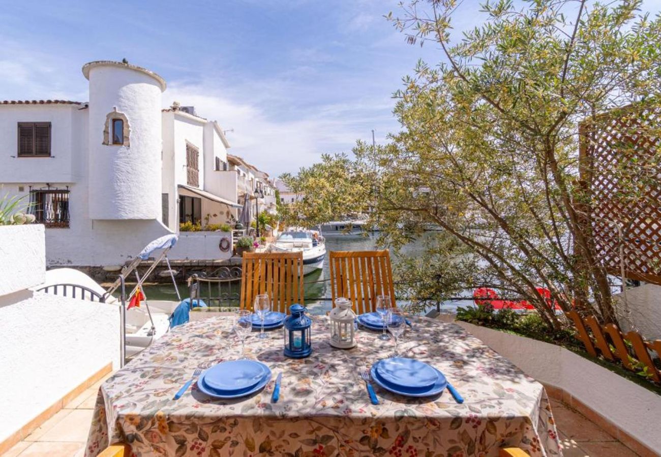 Villa in Empuriabrava - 0151-ILLA CARTAGO Fischerhaus am Kanal