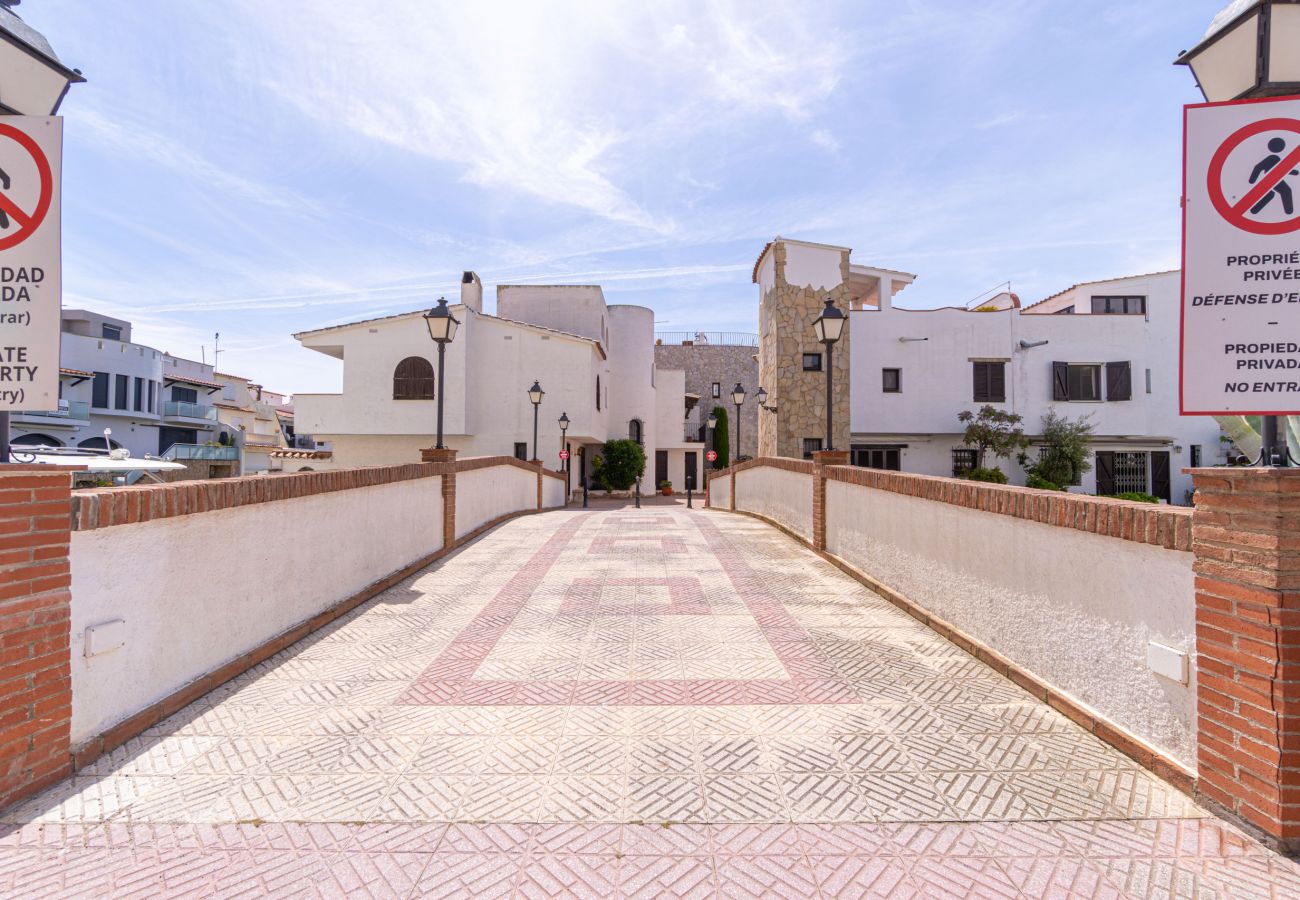 Villa in Empuriabrava - 0151-ILLA CARTAGO Fischerhaus am Kanal