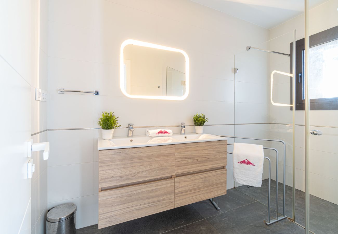 Villa in Empuriabrava - 0130-MONTGRI Haus mit Privatpool