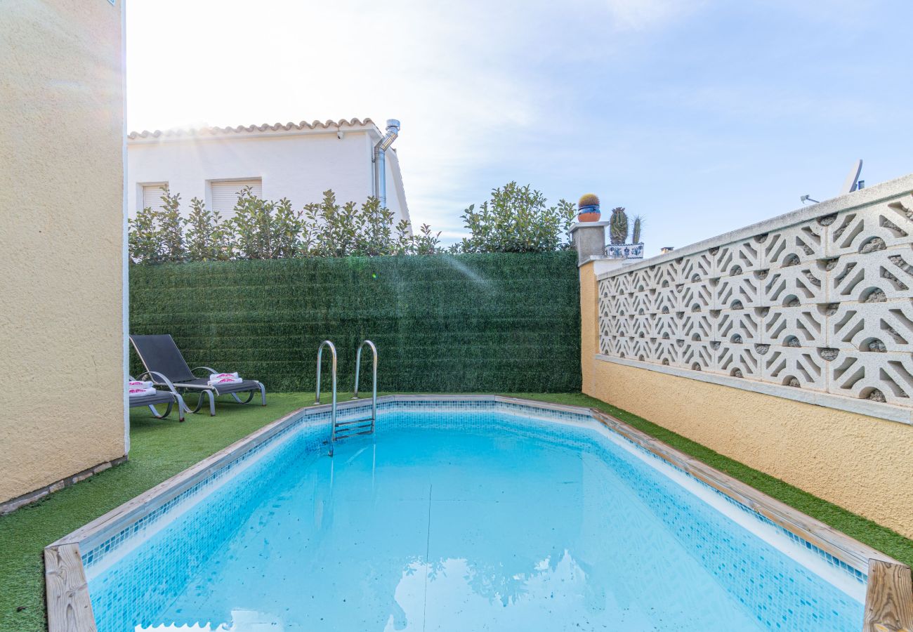 Villa in Empuriabrava - 0130-MONTGRI Haus mit Privatpool