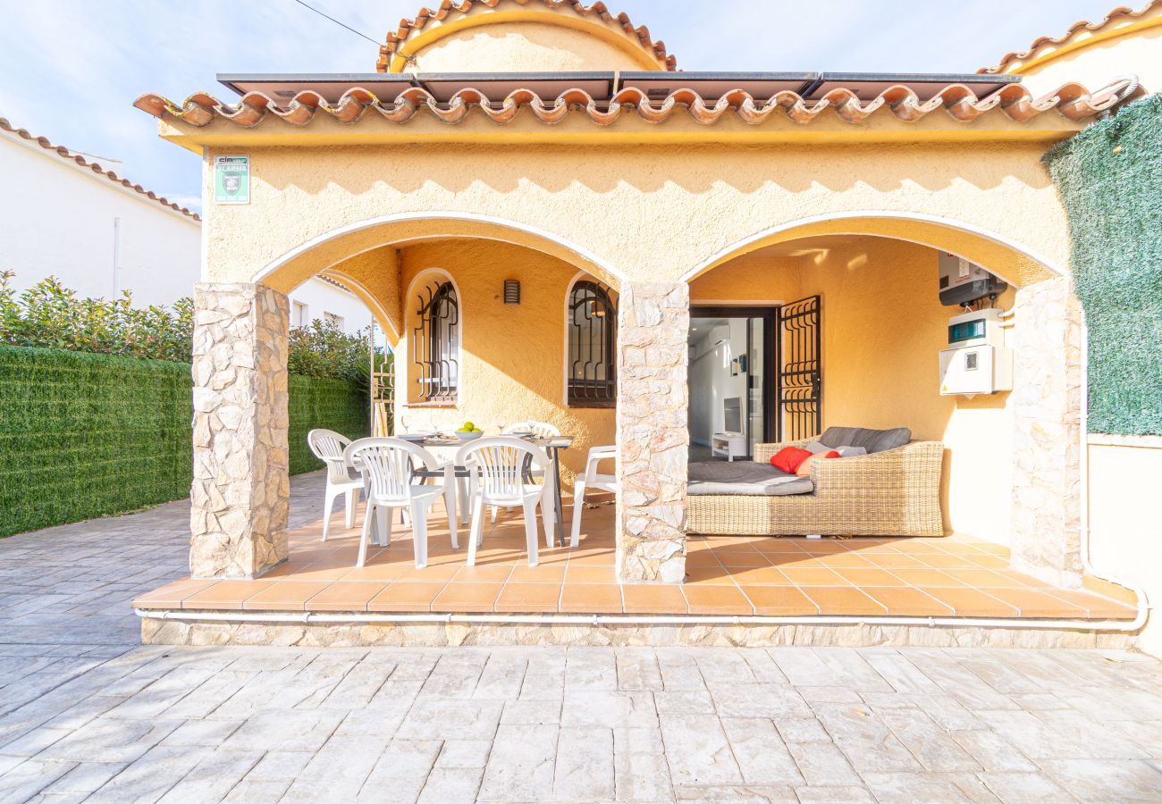 Villa in Empuriabrava - 0130-MONTGRI Haus mit Privatpool