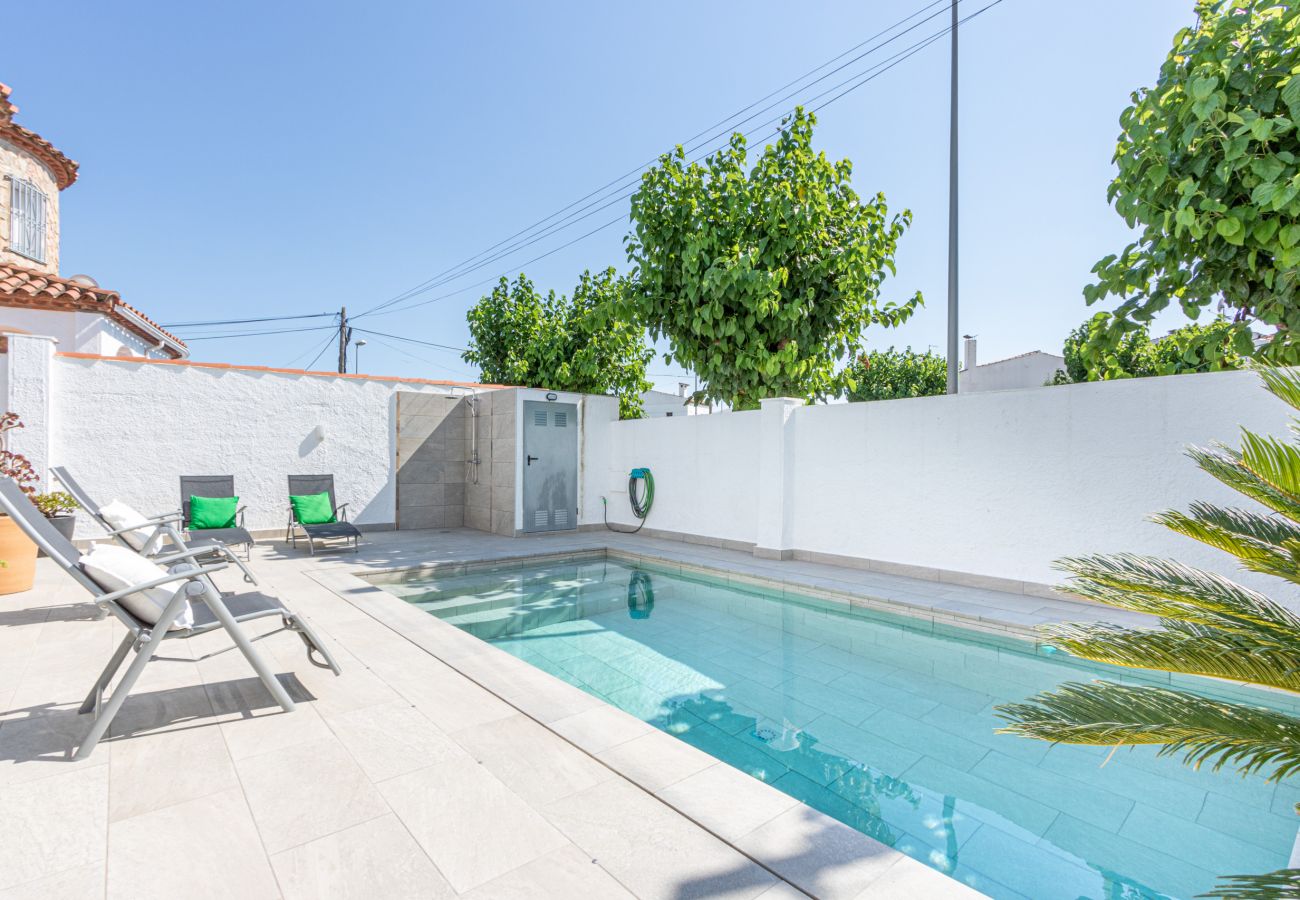 Villa in Empuriabrava - 0190-SANT MAURICI Haus mit Privatpool