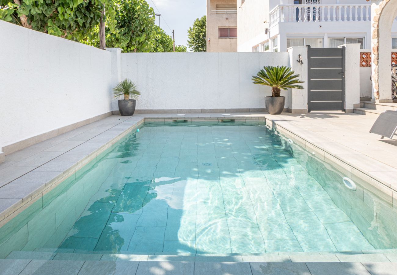 Villa in Empuriabrava - 0190-SANT MAURICI Haus mit Privatpool