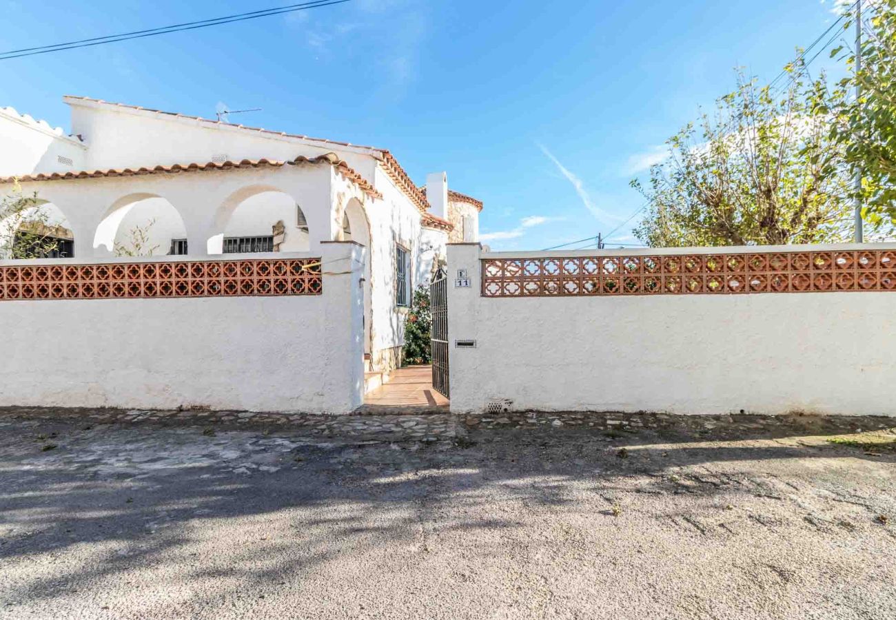 Villa in Empuriabrava - 0190-SANT MAURICI Haus mit Privatpool