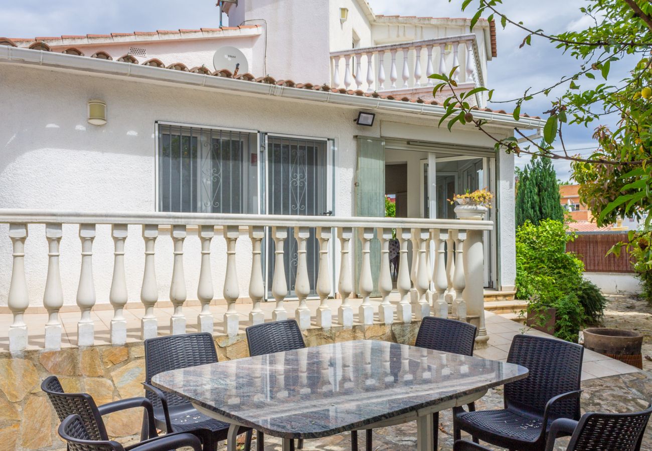 Villa in Empuriabrava - 0082-PANI Haus mit 3 Schlafzimmern
