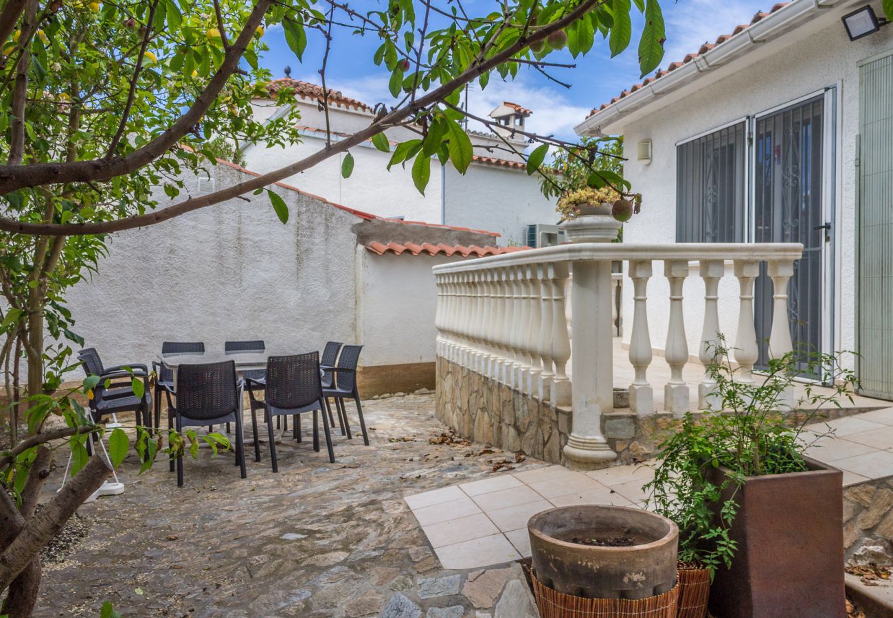 Villa in Empuriabrava - 0082-PANI Haus mit 3 Schlafzimmern