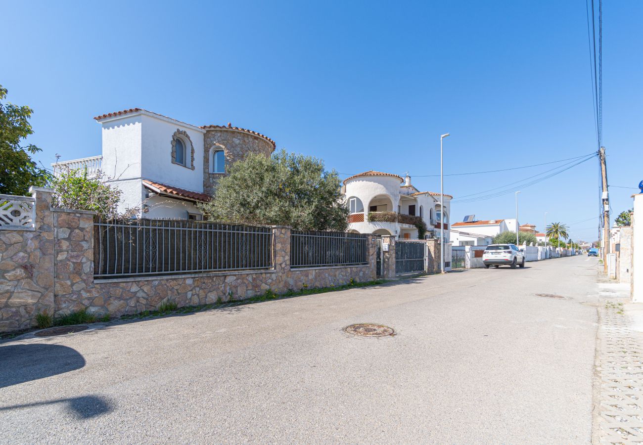 Villa in Empuriabrava - 0082-PANI Haus mit 3 Schlafzimmern