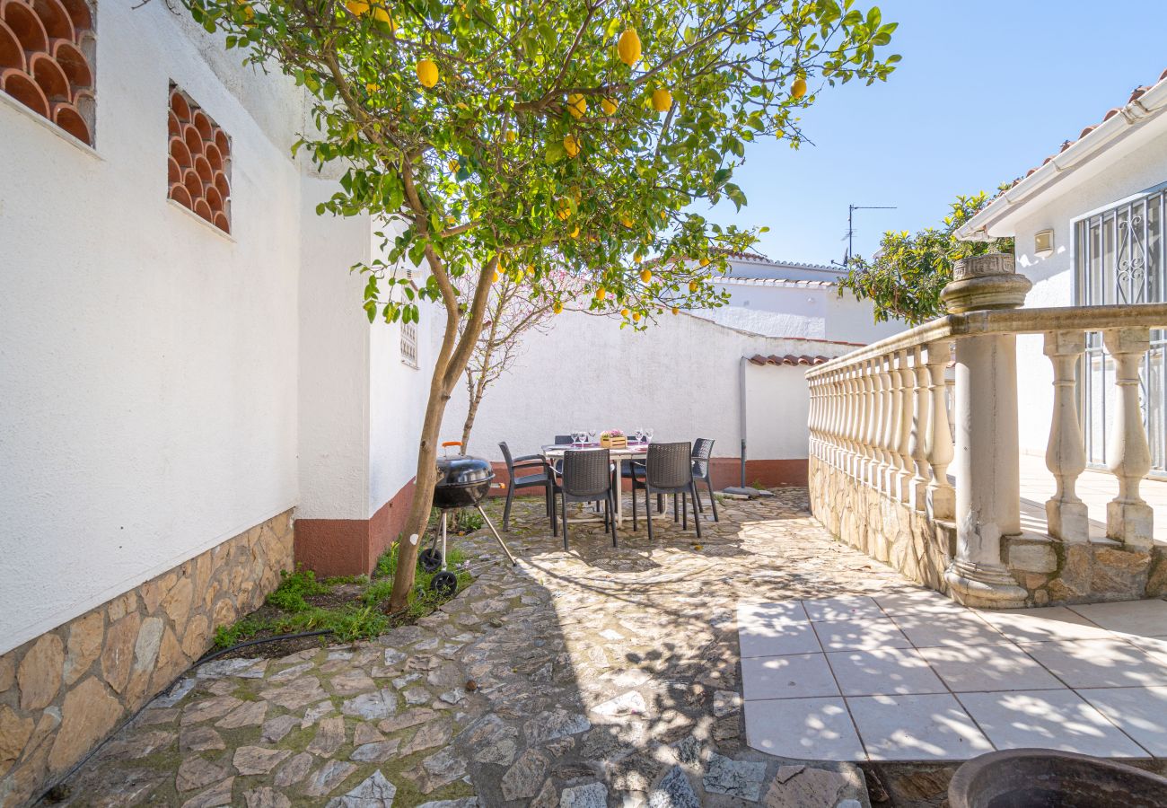 Villa in Empuriabrava - 0082-PANI Haus mit 3 Schlafzimmern