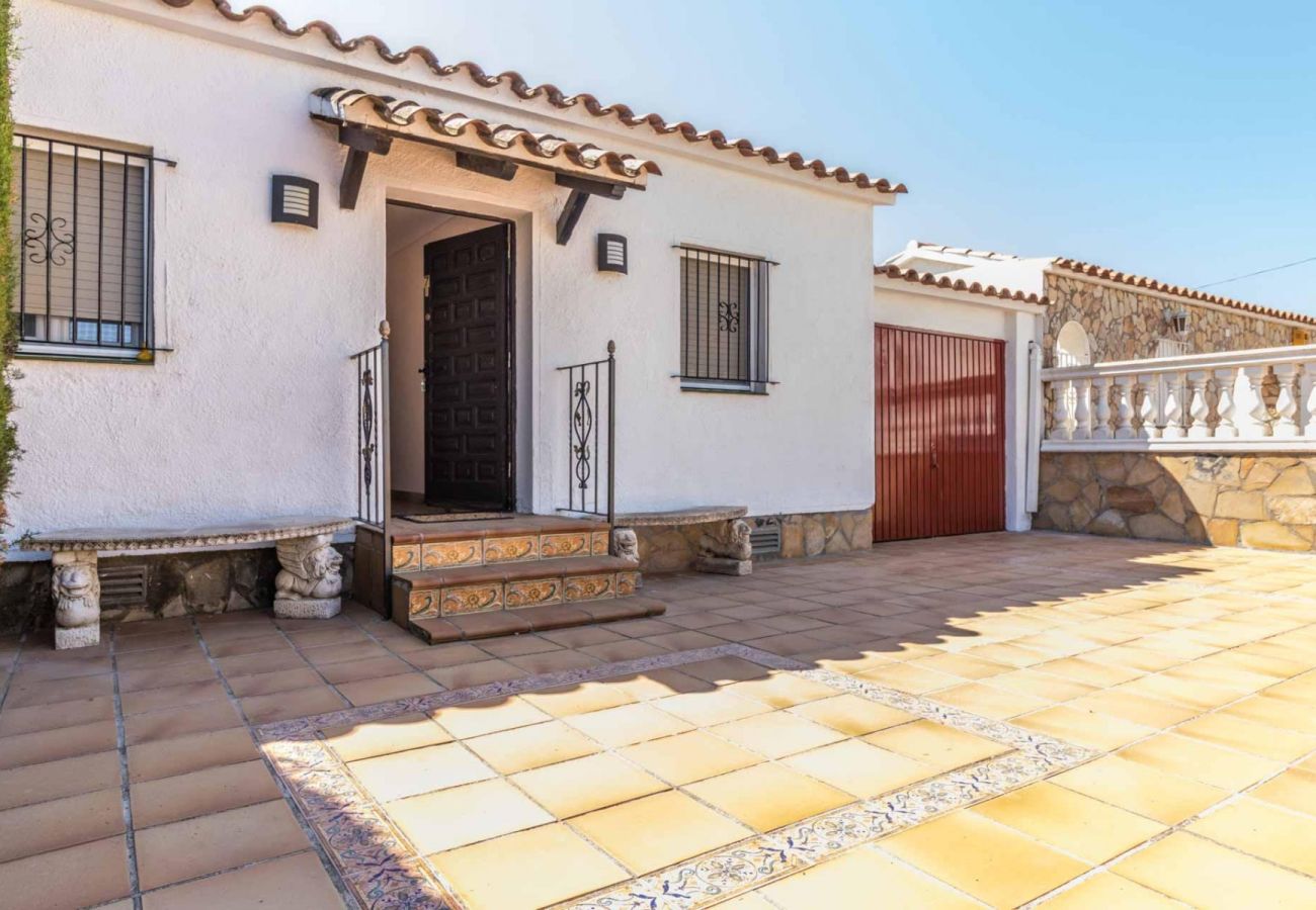 Villa in Empuriabrava - 0149-VALIRA Haus am Kanal mit Pool und Liegeplatz