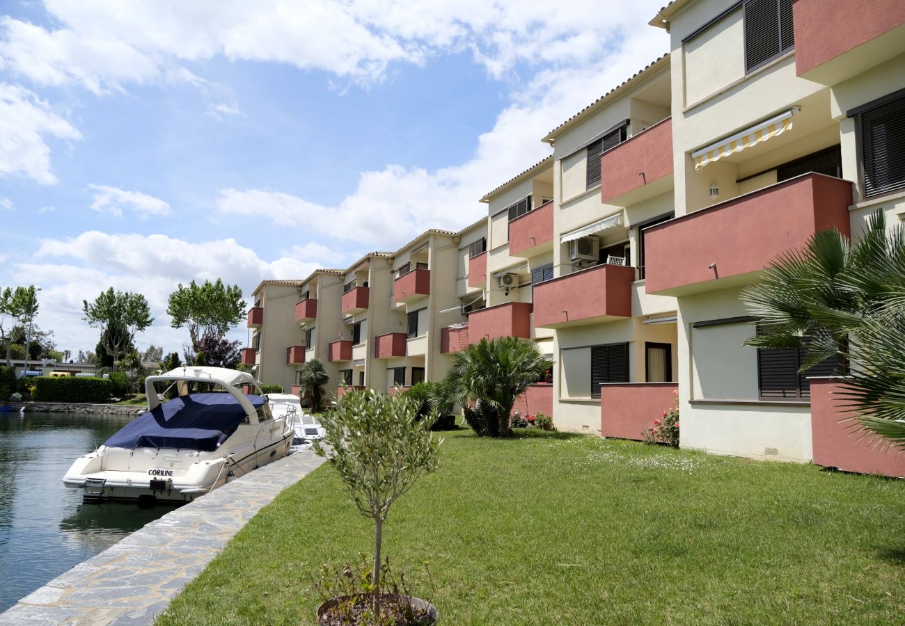 Ferienwohnung in Empuriabrava - 0147-PORT SOTAVENT Appartment mit Kanalblick und Gemeinschaftspool