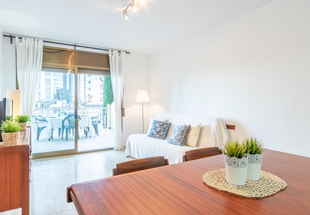 Ferienwohnung in Empuriabrava - 0088-MIRABLAU Ferienwohnung mit seitlichem Blick auf den Strand