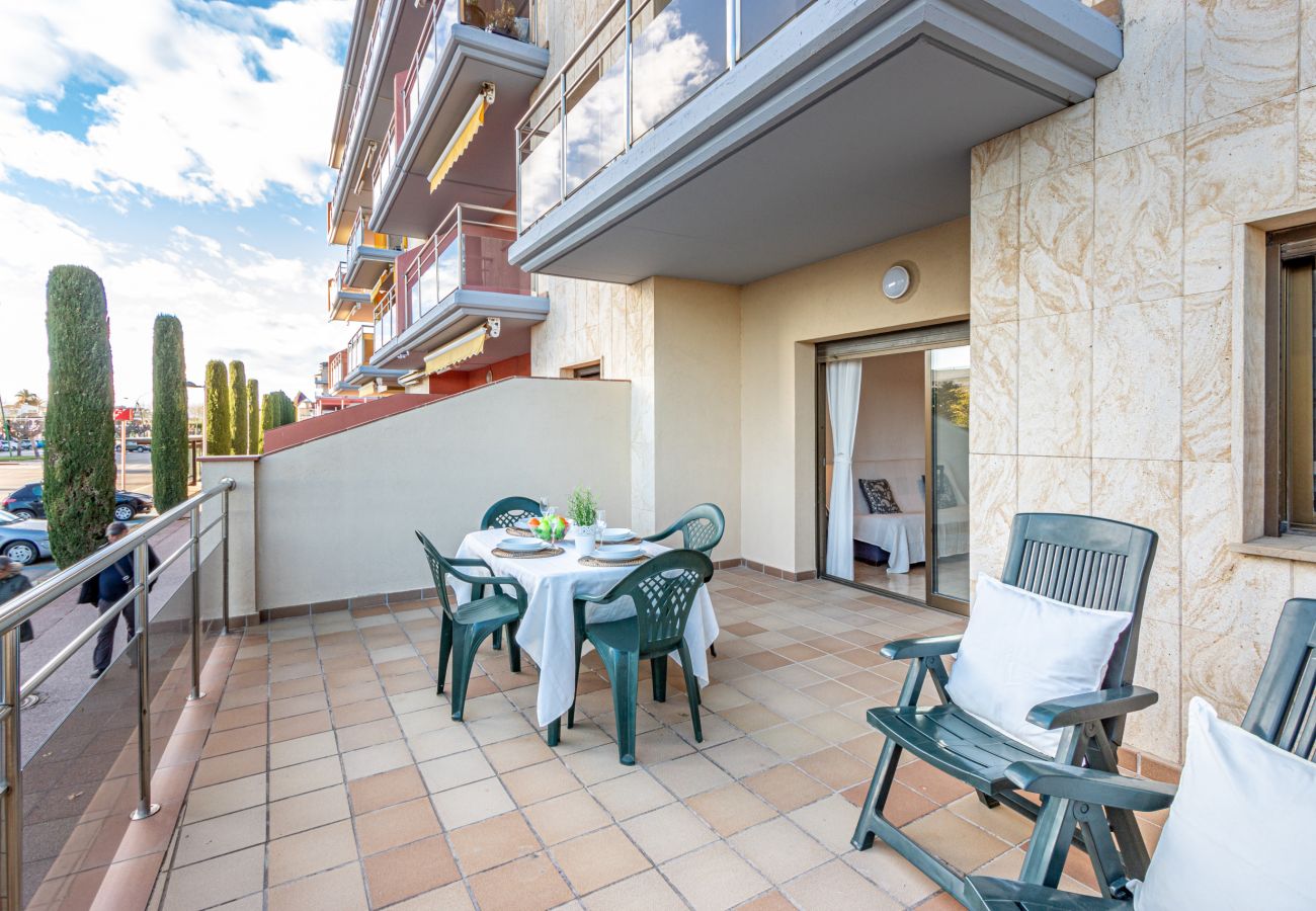 Ferienwohnung in Empuriabrava - 0088-MIRABLAU Ferienwohnung mit seitlichem Blick auf den Strand