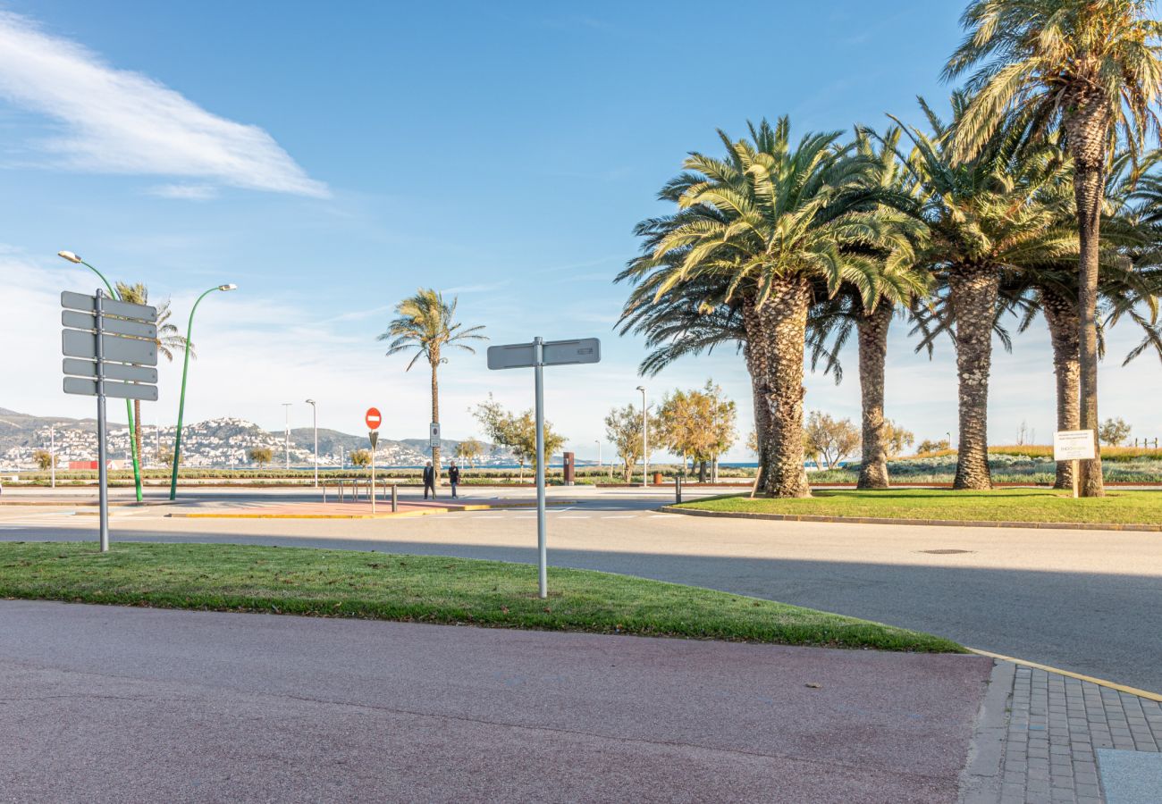 Ferienwohnung in Empuriabrava - 0088-MIRABLAU Ferienwohnung mit seitlichem Blick auf den Strand