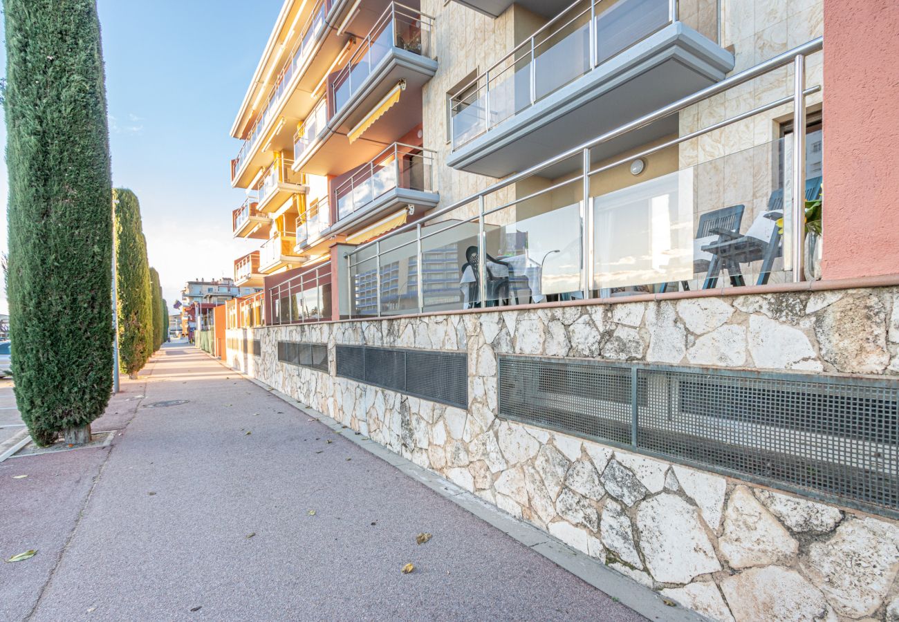 Ferienwohnung in Empuriabrava - 0088-MIRABLAU Ferienwohnung mit seitlichem Blick auf den Strand