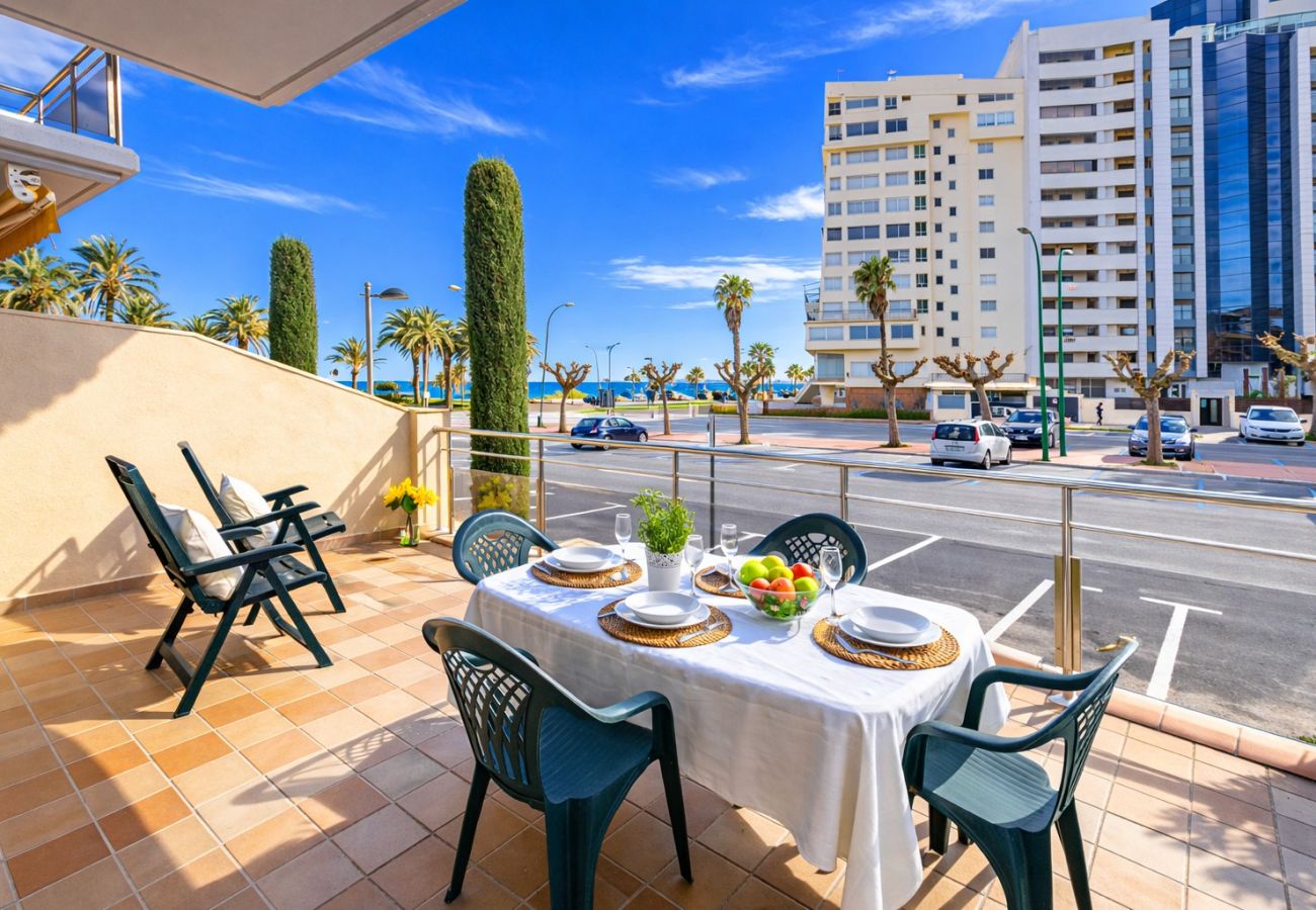 Ferienwohnung in Empuriabrava - 0088-MIRABLAU Ferienwohnung mit seitlichem Blick auf den Strand