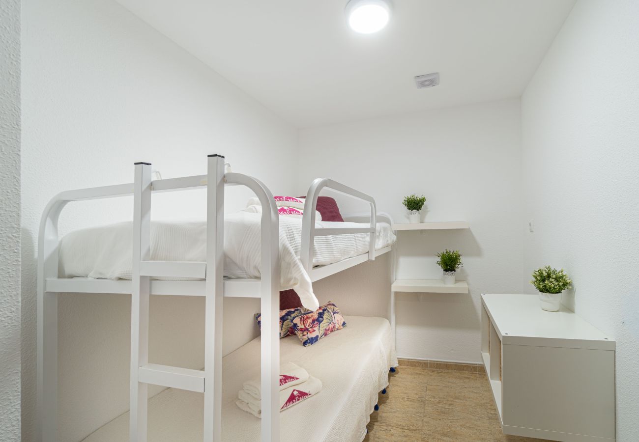 Ferienwohnung in Empuriabrava - 0088-MIRABLAU Ferienwohnung mit seitlichem Blick auf den Strand