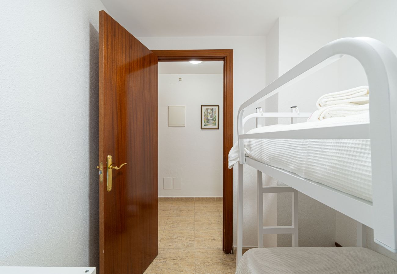 Ferienwohnung in Empuriabrava - 0088-MIRABLAU Ferienwohnung mit seitlichem Blick auf den Strand