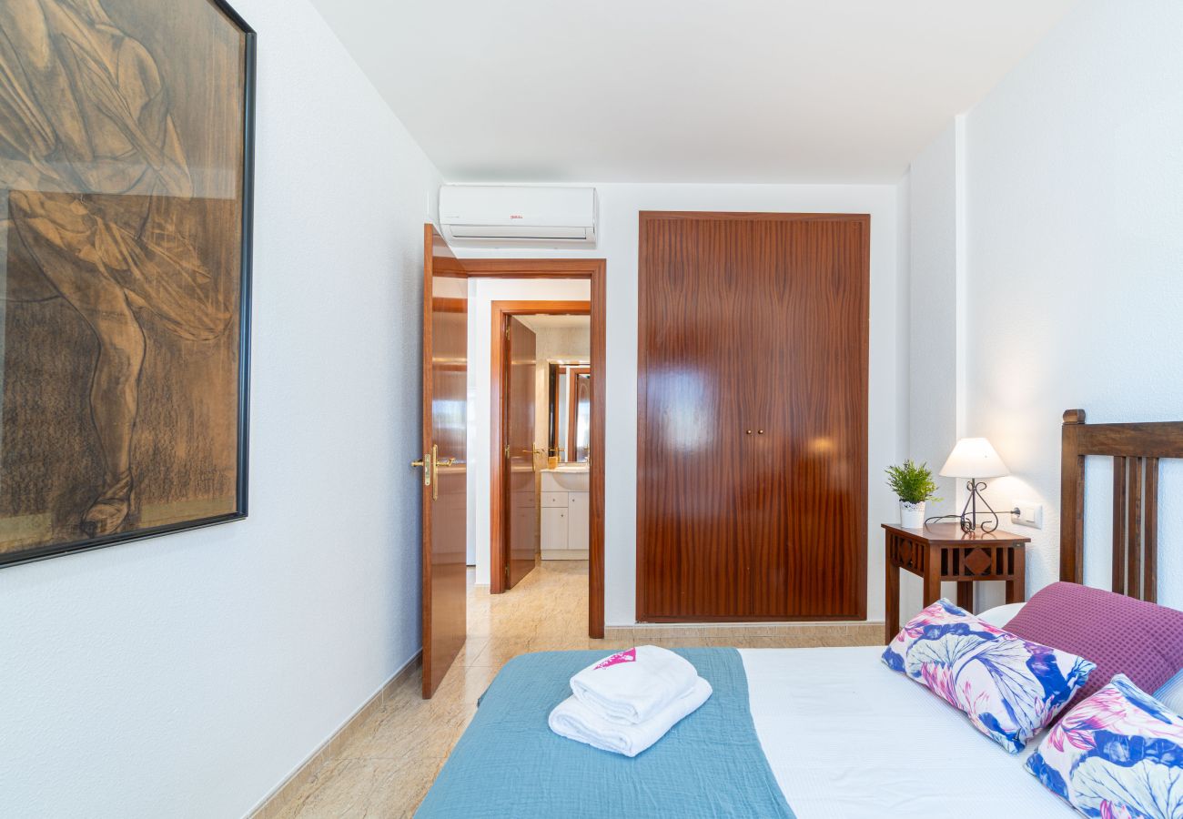 Ferienwohnung in Empuriabrava - 0088-MIRABLAU Ferienwohnung mit seitlichem Blick auf den Strand