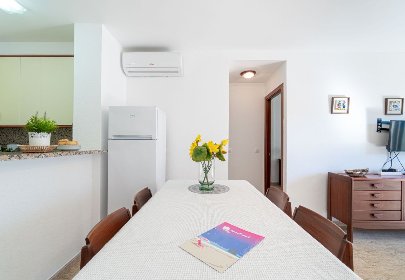 Ferienwohnung in Empuriabrava - 0088-MIRABLAU Ferienwohnung mit seitlichem Blick auf den Strand